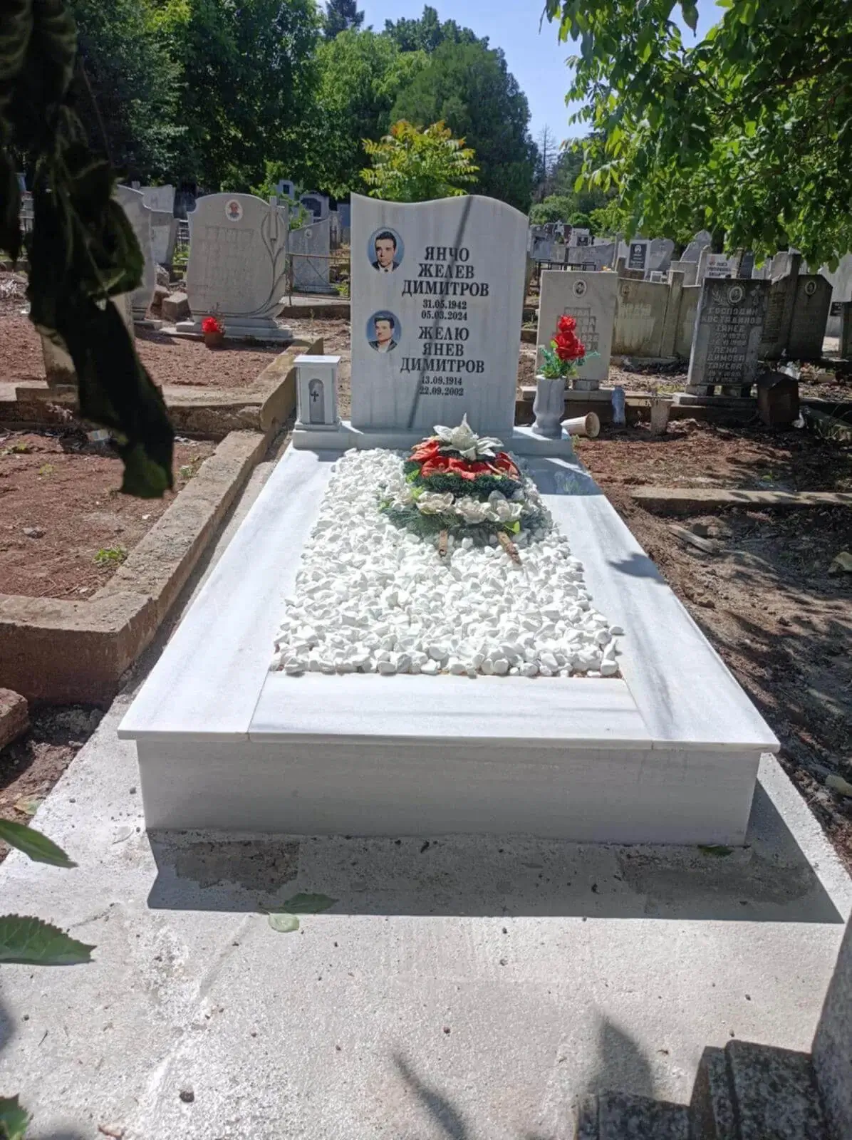 Луксозен паметник - мрамор